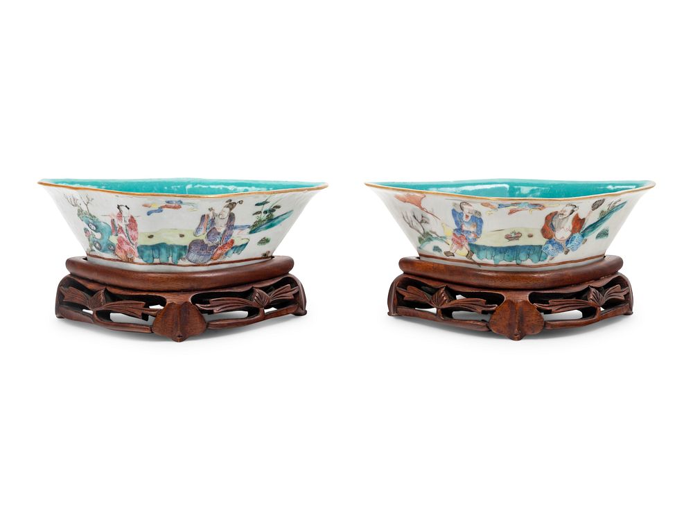 Appraisal: A Pair of Chinese Porcelain Bowls A Pair of Chinese