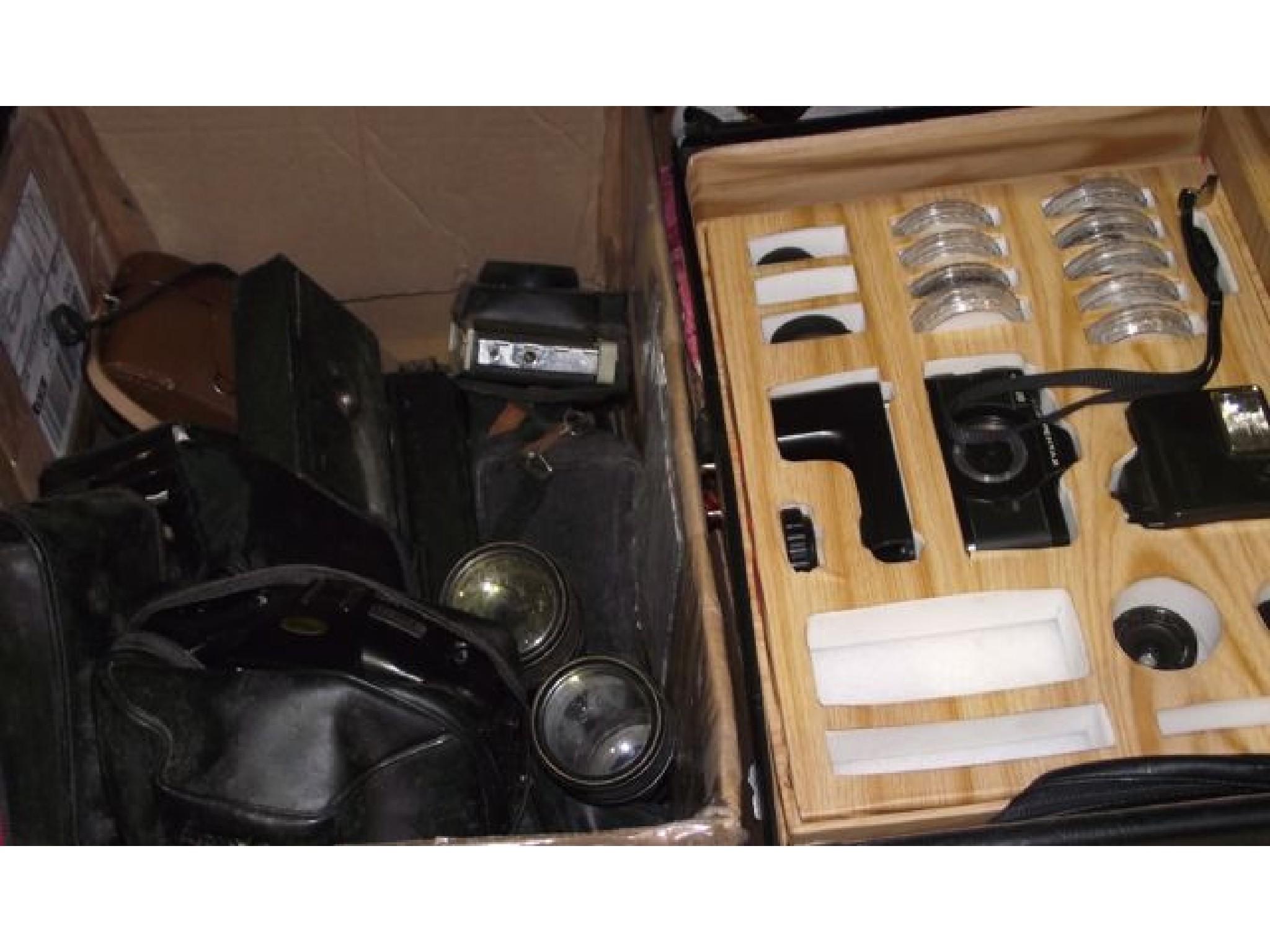 Appraisal: A box containing an assortment of vintage photographic equipment to