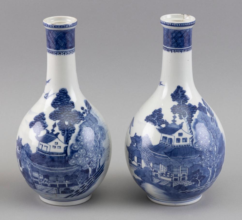 Appraisal: PAIR OF CHINESE EXPORT BLUE AND WHITE NANKING PORCELAIN BOTTLE