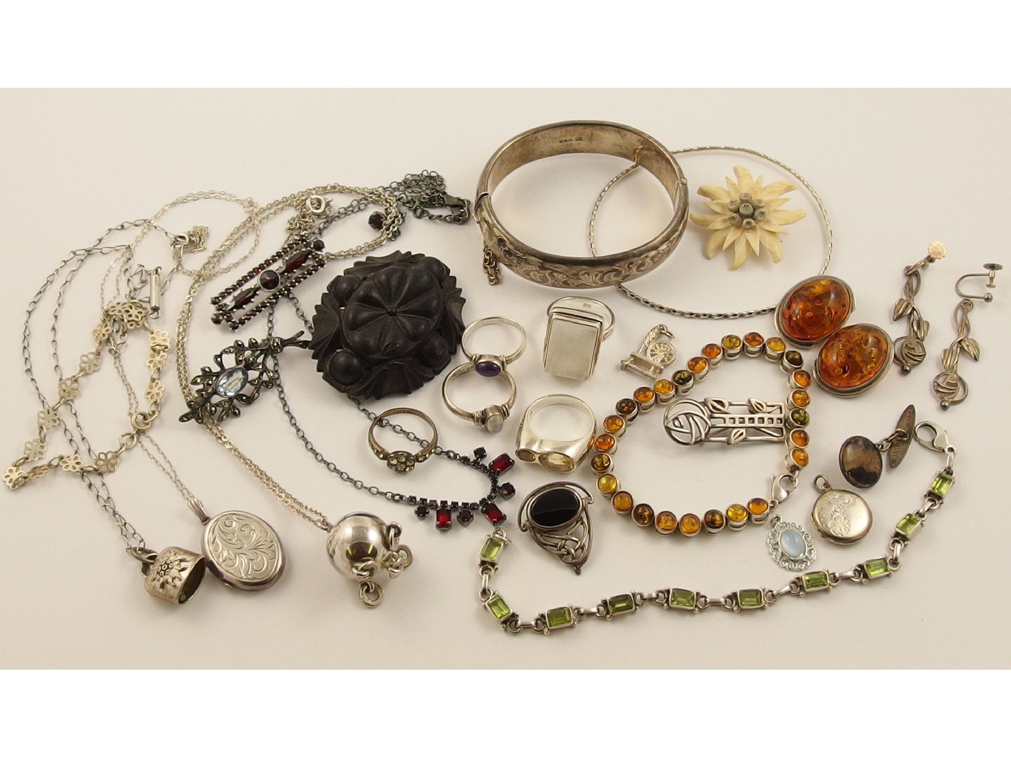 Appraisal: A collection of silver and white metal jewellery to include