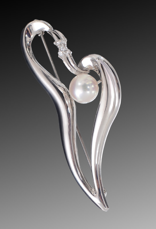 Appraisal: DIAMOND AND PEARL STYLIZED HEART BROOCH K white gold pin