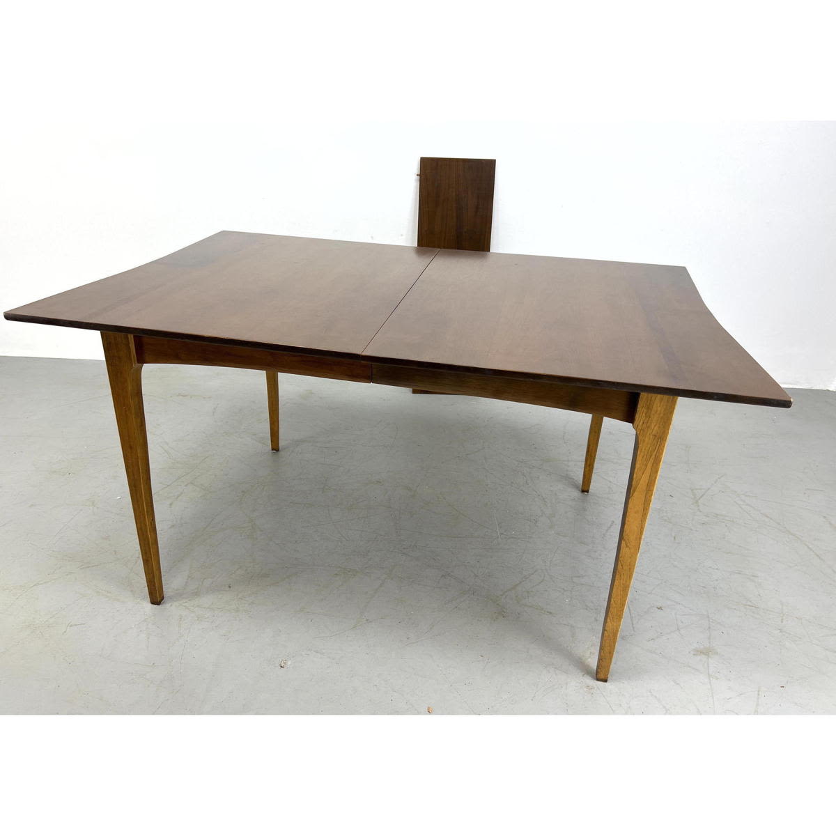 Appraisal: Modern dining table with one leave Inlaid top with decorative