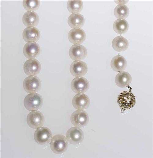 Appraisal: PEARL SAUTOIR WITH BRACELET Silver ball fastener Casual sautoir of