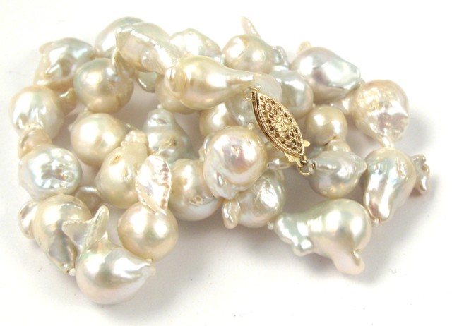 Appraisal: PEARL AND FOURTEEN KARAT GOLD NECKLACE in length and strung