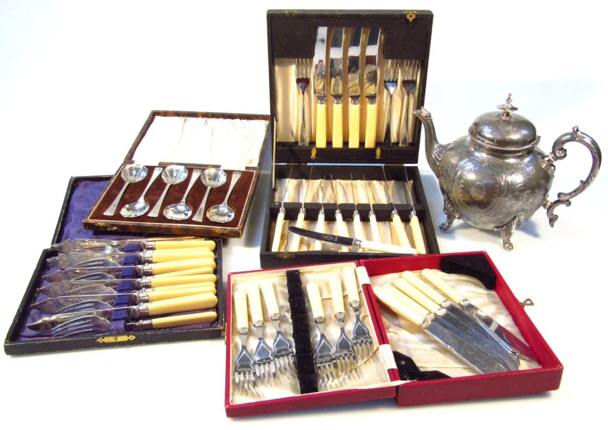 Appraisal: Various cases of silver plated cutlery to include bone handled