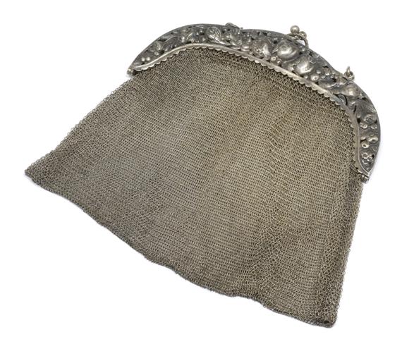 Appraisal: A SILVER EVENING BAG circa Silver g Decorative Art Nouveau