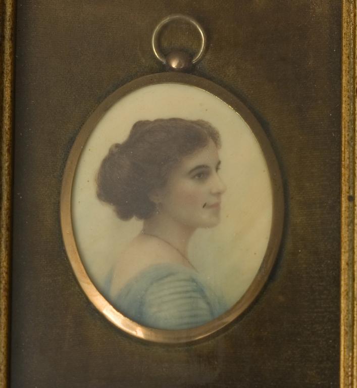 Appraisal: EDWARDIAN PORTRAIT MINIATURE OF A LADY IN A GILT-METAL MOUNT