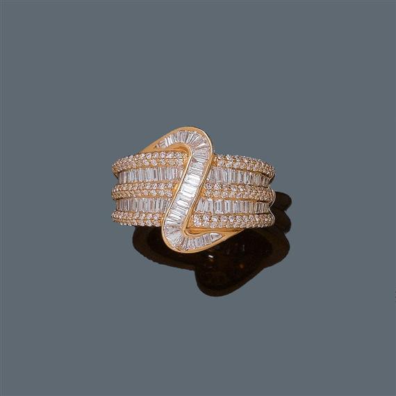 Appraisal: DIAMOND RING Pink gold Elegant band ring the top set