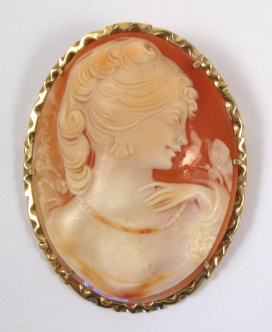 Appraisal: VICTORIAN CAMEO BROOCH PENDANT - in length The cameo portrait