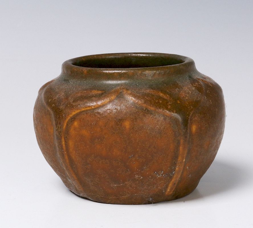 Appraisal: AN EARLY VAN BRIGGLE POTTERY CABINET VASE An early period