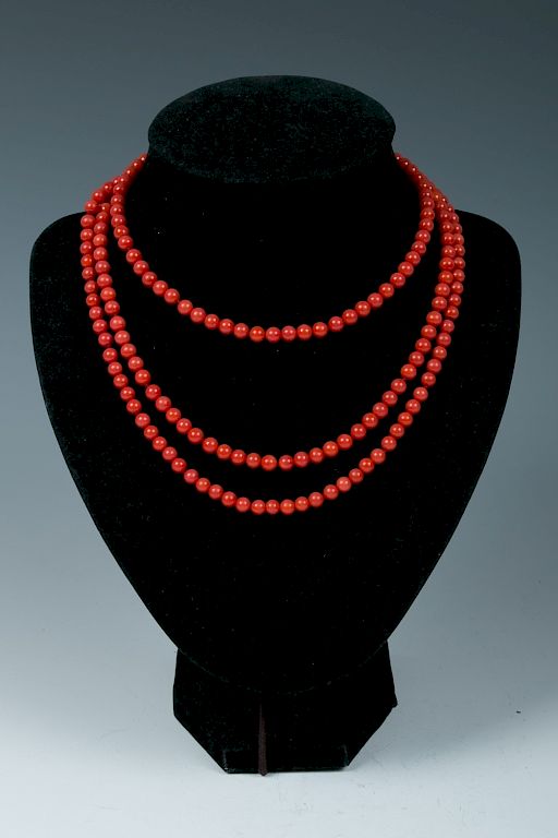 Appraisal: CORAL BEAD NECKLACE A long coral beads necklace L cm