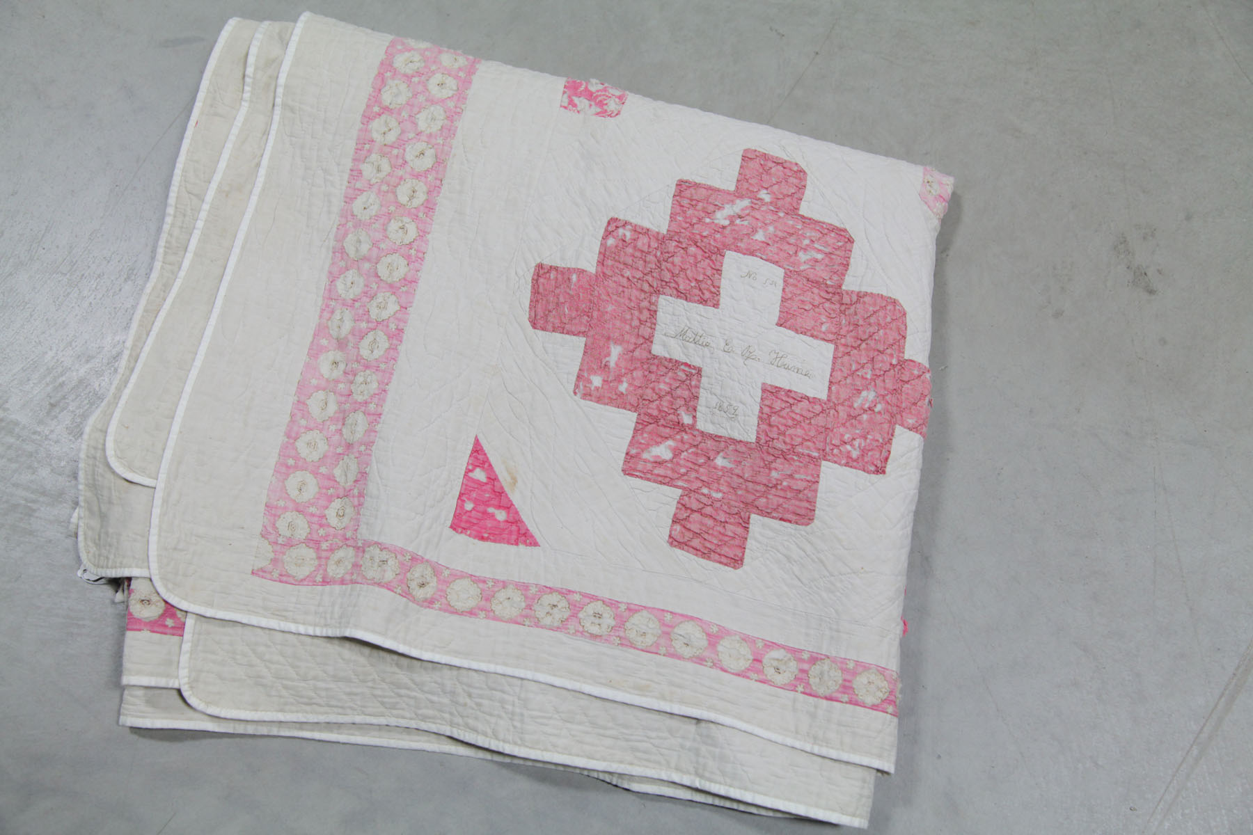 Appraisal: OHIO ALBUM QUILT Pre Civil War quilt in pink and