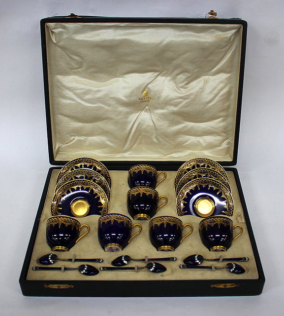 Appraisal: AN EARLY TH CENTURY ROYAL WORCESTER COFFEE SERVICE in cobalt