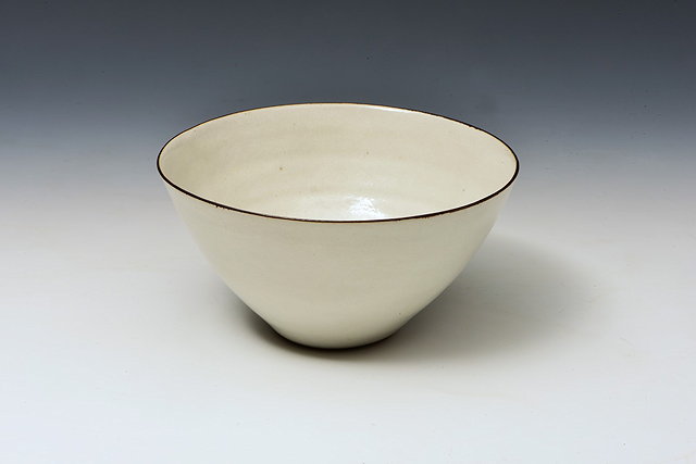 Appraisal: Lucie Rie Austrian - Bowlof circular form white glaze and