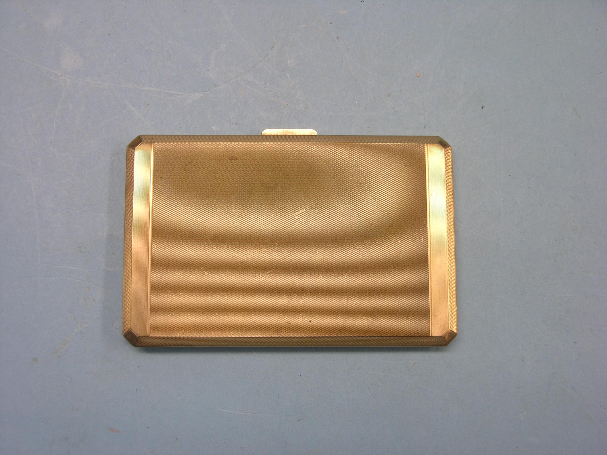 Appraisal: An engine-turned ct gold cigarette case Birmingham grams