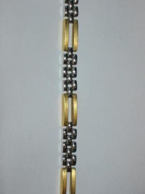 Appraisal: AN CT GOLD TWO COLOUR NECKLACE the white gold links