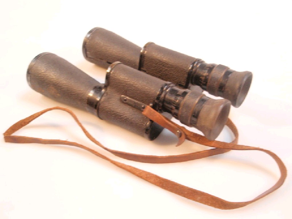 Appraisal: A pair of French military binoculars