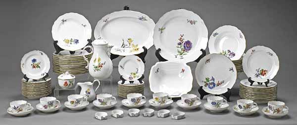 Appraisal: A Meissen Porcelain Dinner Service comprising various serving pieces coffee