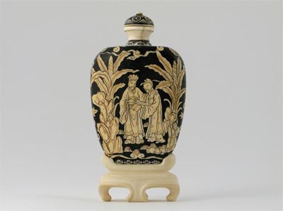 Appraisal: An unusual Japanese black lacquer and ivory snuff bottle stopper