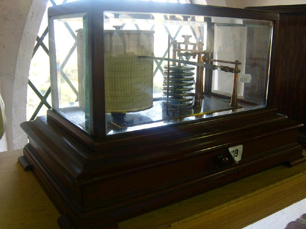 Appraisal: A good quality barograph set in a mahogany plate glass