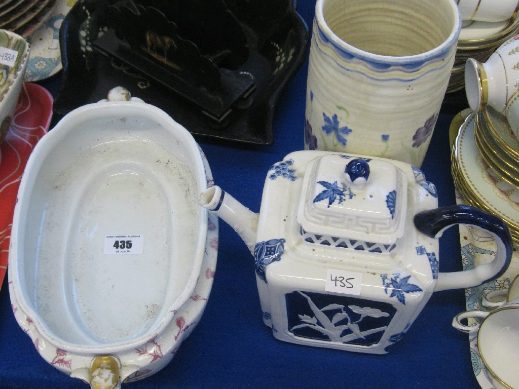 Appraisal: Lot comprising Worcester 'Thistle' tureen no lid blue and white