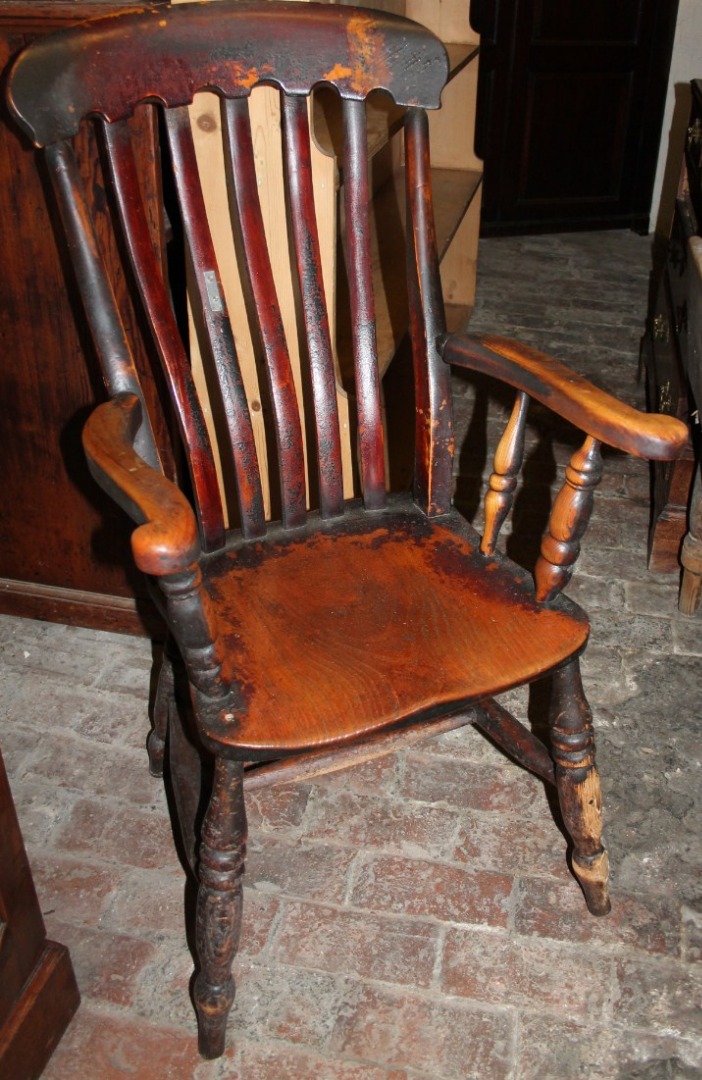 Appraisal: A thC ash and elm slat back grandfather chair with