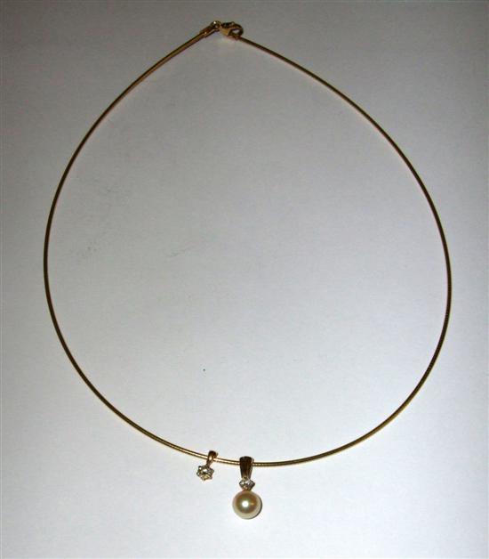 Appraisal: Two items comprising a gold wire collar with a cultured