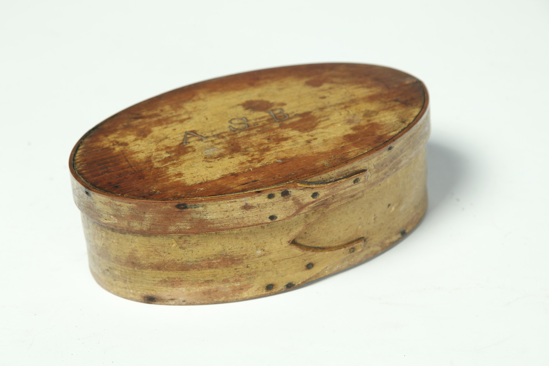 Appraisal: PAINTED SHAKER BOX Nineteenth century Oval bentwood box with fingers