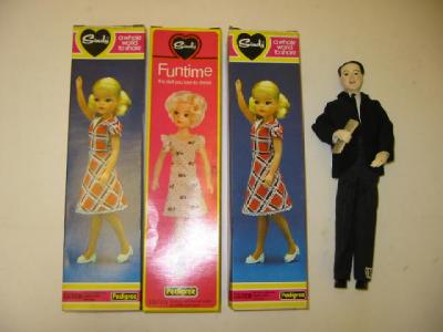 Appraisal: Three Sindy dolls No and boxed E and a David