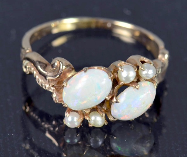 Appraisal: K Gold Opal Pearl RingOne opal is scuffed