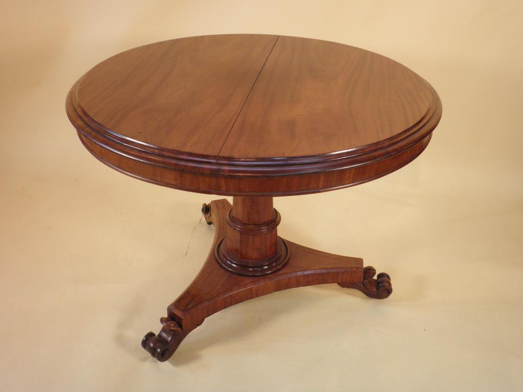 Appraisal: A William IV mahogany breakfast table the circular top with