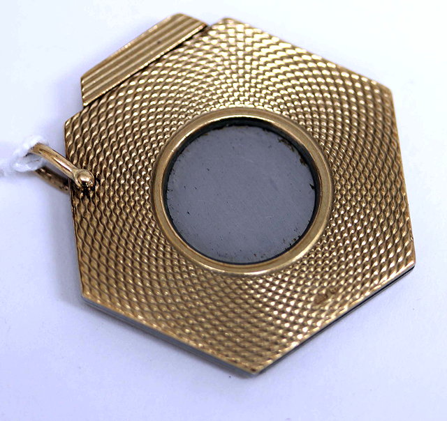 Appraisal: A CARAT GOLD AND STEEL HEXAGONAL CIGAR CUTTER