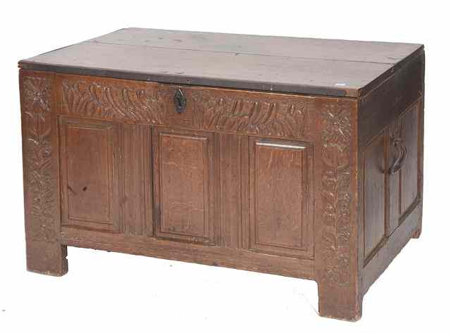 Appraisal: A LATE TH CENTURY OAK COFFER with twin plank plain