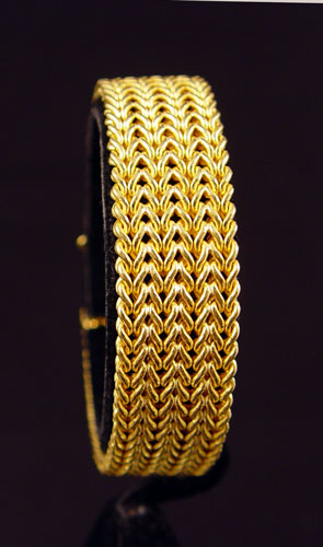 Appraisal: K FANCY LINK BRACELET K yellow gold fancy link bracelet