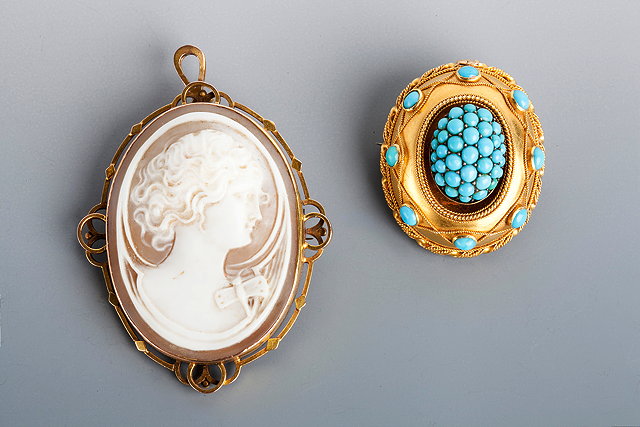 Appraisal: A VICTORIAN TURQUOISE SET OVAL BROOCH with a multi set