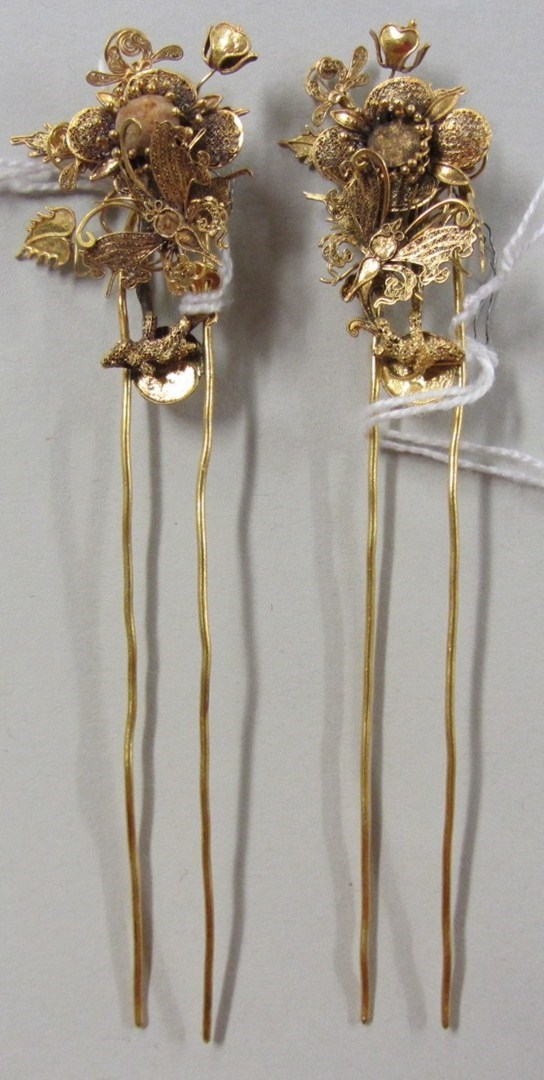 Appraisal: A pair of Chinese gold floral filigree hairpins Qing dynasty