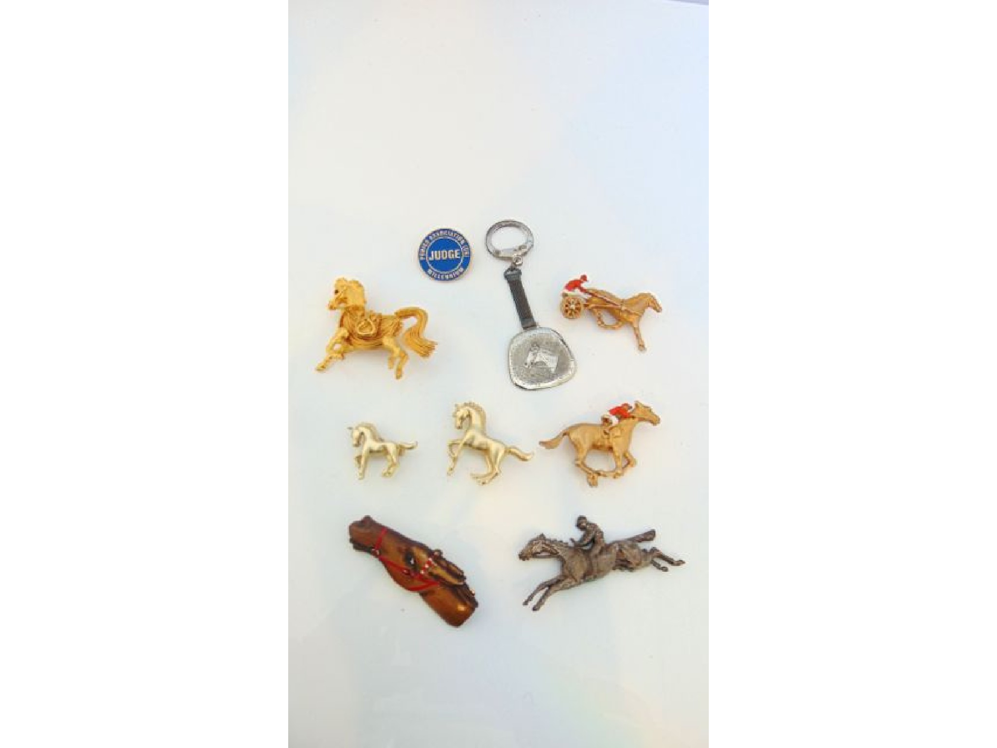 Appraisal: A miscellaneous collection of seven horse brooches various designs two