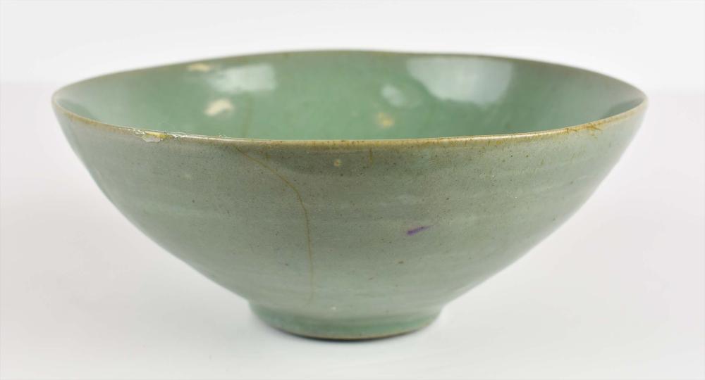 Appraisal: KOREAN CELADON CIRCULAR PORCELAIN BOWLKoryo Dynasty The tapering bowl with