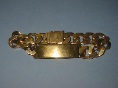 Appraisal: A CT GOLD GENTS BRACELET of flattened curb link with