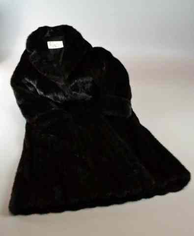 Appraisal: BEAUTIFUL BLACKGLAMA MINK COATGorgeous Blackglama full-length ladies mink coat by