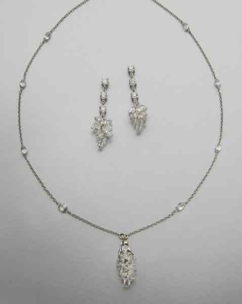 Appraisal: Platinum and diamond necklace with earringsdesigned as a cluster of