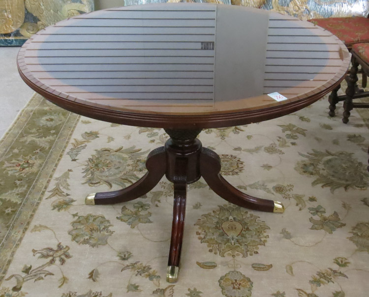 Appraisal: ROUND FEDERAL STYLE MAHOGANY DINING TABLE American th century the