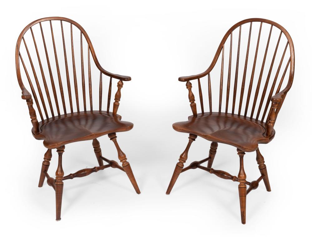 Appraisal: PAIR OF BOWBACK WINDSOR ARMCHAIRS TH CENTURY BACK HEIGHTS SEAT