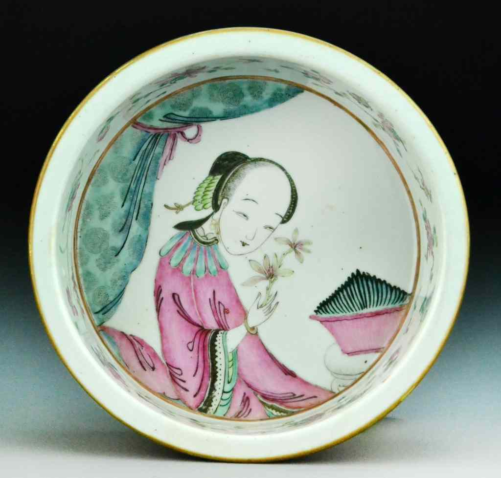 Appraisal: Chinese Qing Faux Bois-Famille Rose Porcelain BowlTambourine-shaped bowl with red