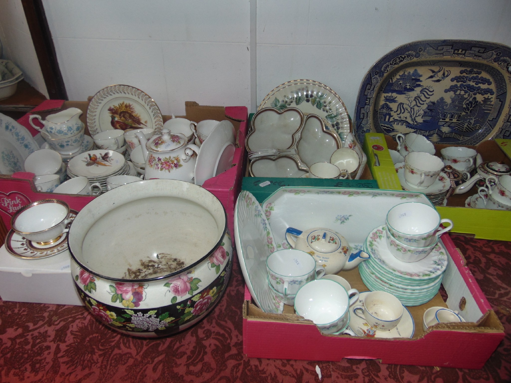 Appraisal: An extensive collection of dinner and tea wares including tea