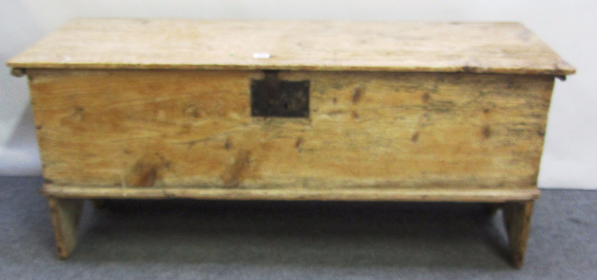 Appraisal: An th century pine five plank coffer on slab end