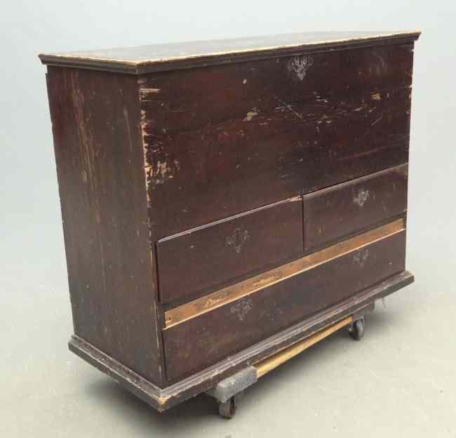 Appraisal: th c Hudson Valley lift top blanket chest with three