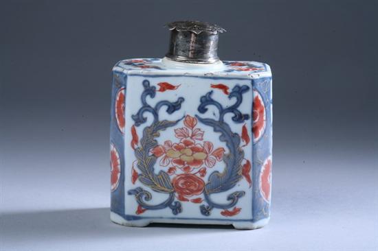 Appraisal: CHINESE IMARI PORCELAIN TEA CADDY Kangxi period Of rectangular-form with