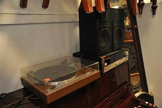 Appraisal: A VINTAGE AMPLIFIER AND TURNTABLE WITH A PAIR OF SPEAKERS