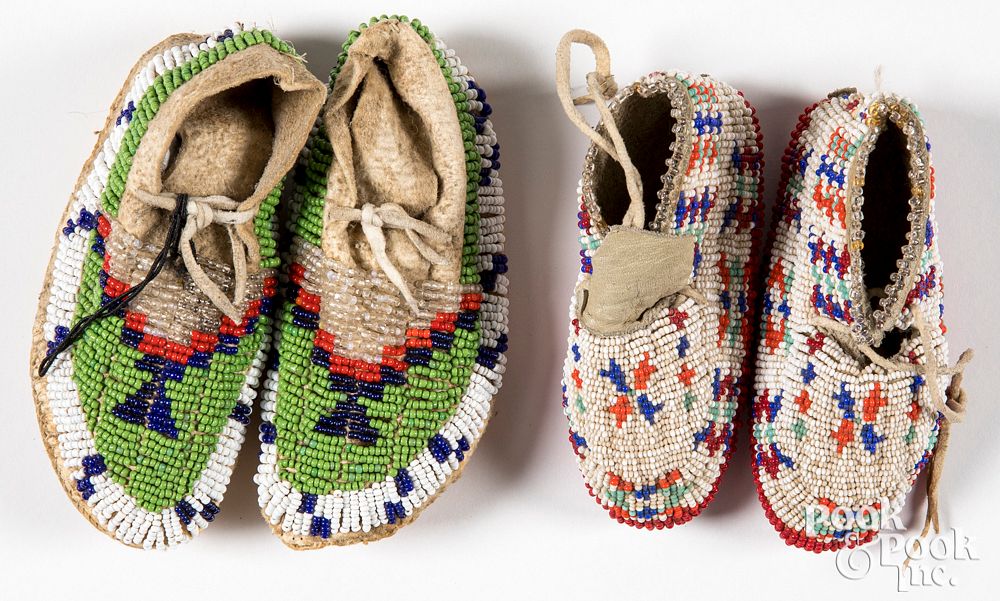 Appraisal: Two pairs Native American beaded childs moccasins Two pairs of